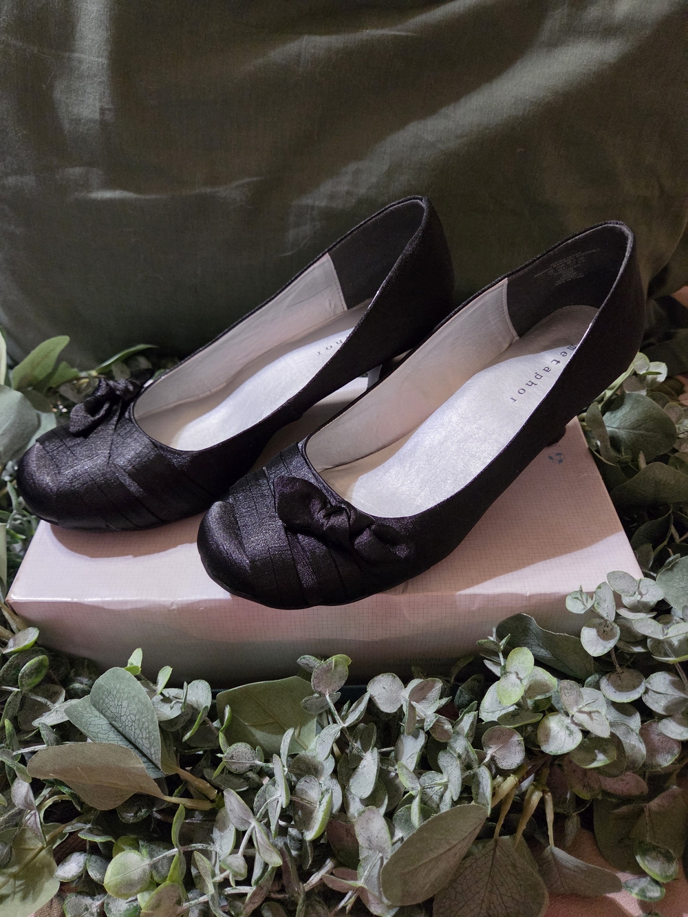 702- Metaphor Black Satin Knot Mid Heel Pumps,sz10 - Picture 2 of 8